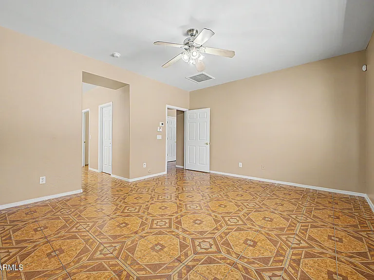 5329 W La Salle St — Photo 21