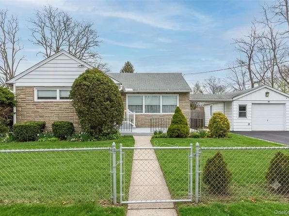 20 E Maple Street, Central Islip, NY 11722