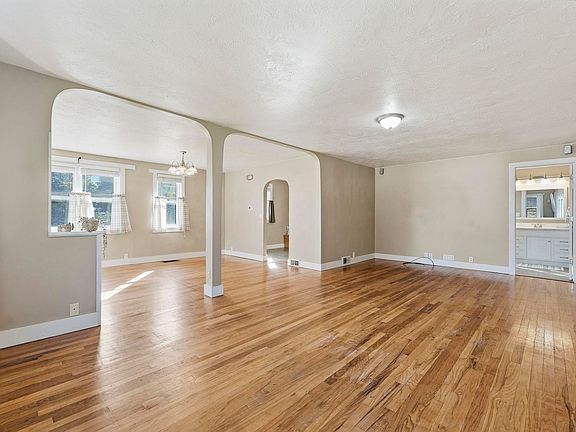 5th image of 317 W 16th St