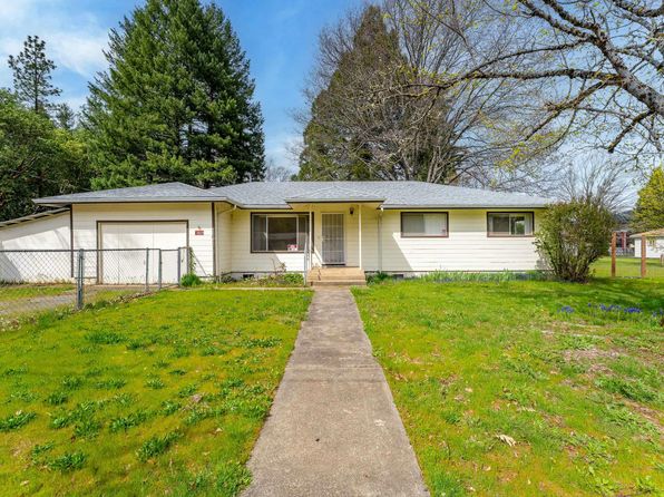 220 W Watkins St, Cave Junction, OR 97523