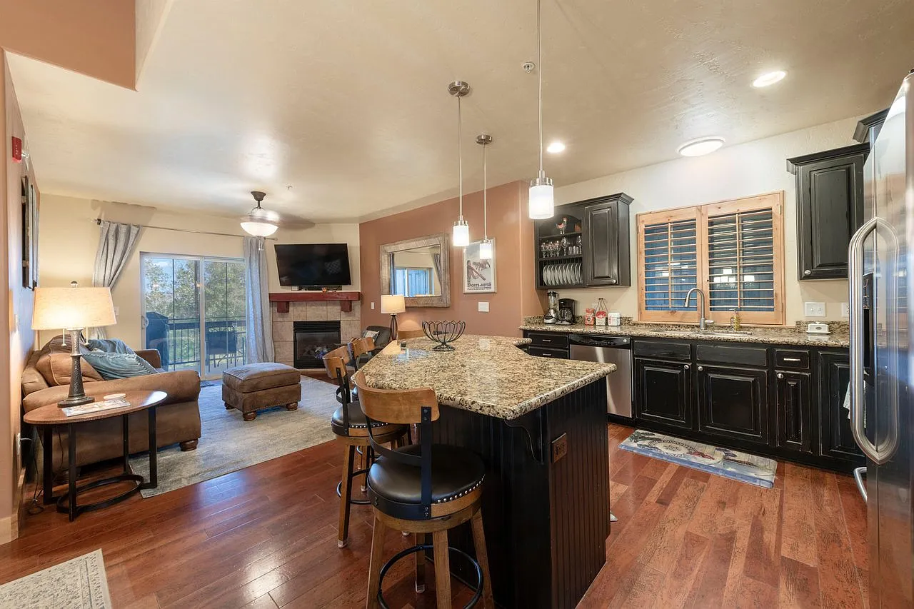 3 bed, 1364 sqft, $3,500 — Photo 1