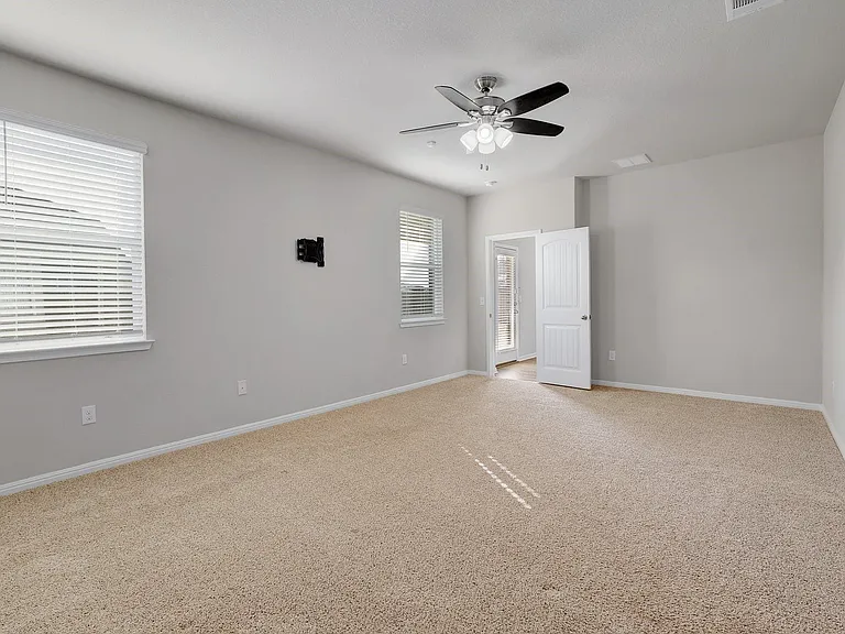 105 Brunnen Way — Photo 13