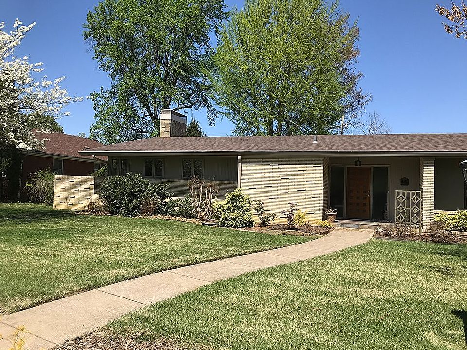 1st image of 301 Magnolia Dr