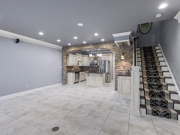 4th image of 1620 Lock Ave