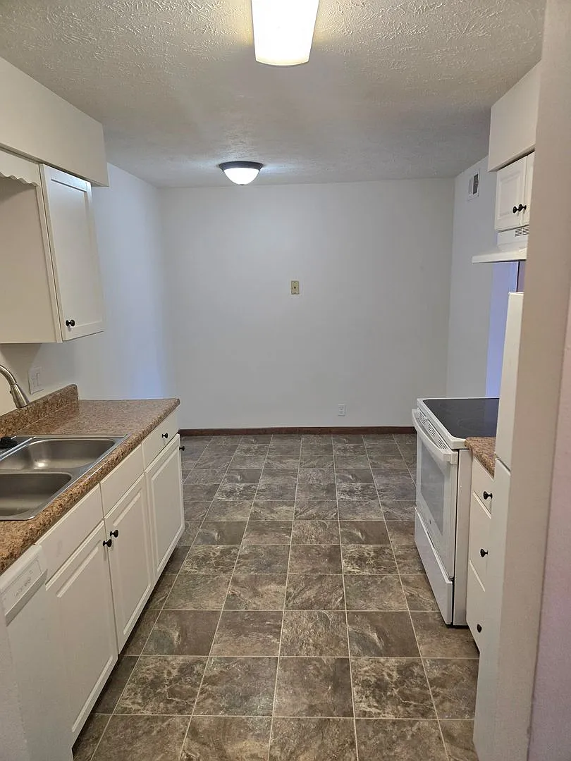 Greenspan Apartments - Schwalb Realty — Photo 2