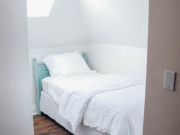 5th image of 1504 W College Ave #3