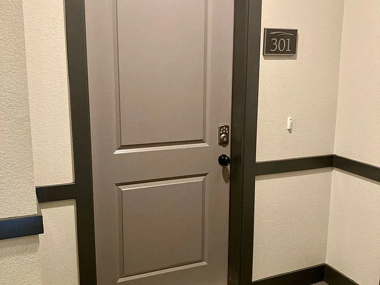 2751 Iowa Dr #301 — Photo 2