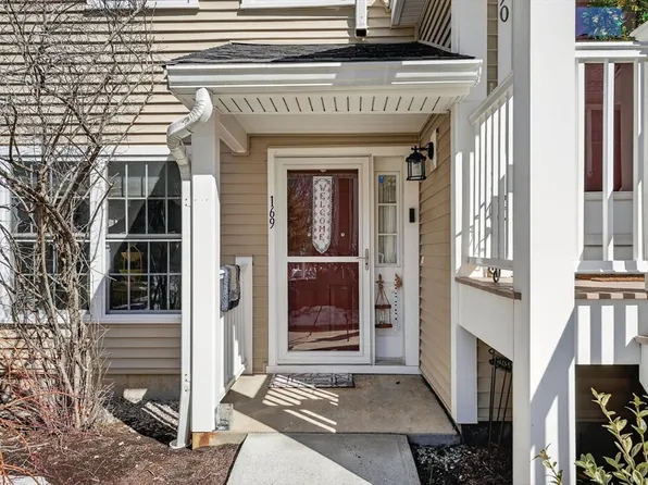 169 Tyson Commons Ln #169, Braintree, MA 02184