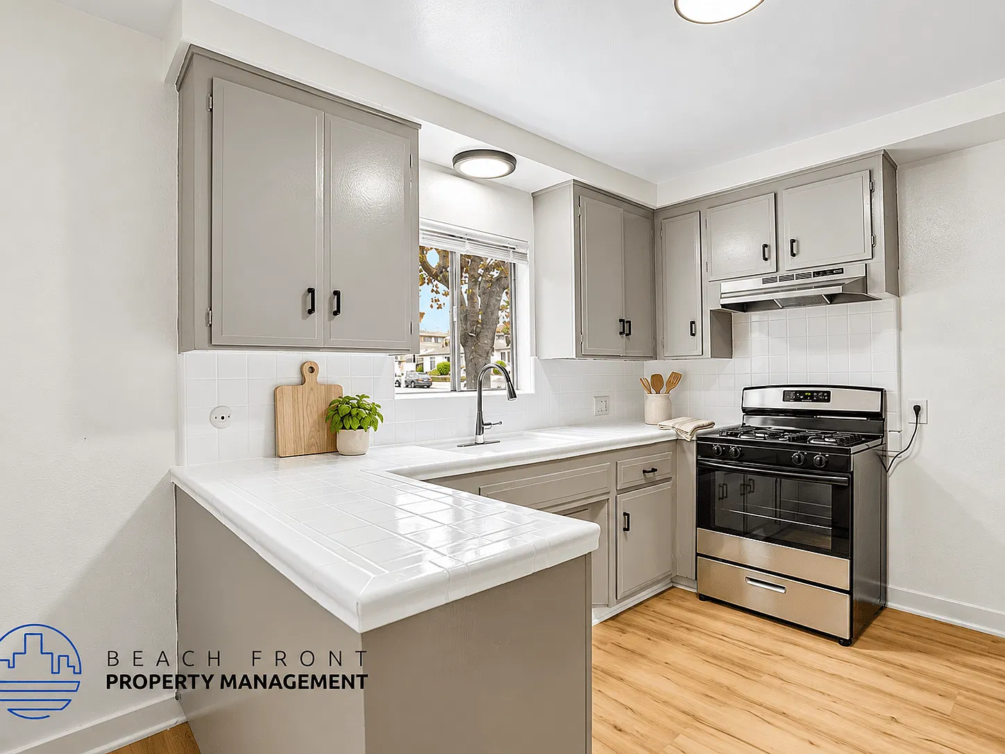 914 Alma St. — Photo 2