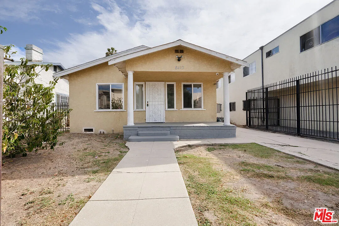 2 bed, 1.0 bath, 820 sqft, $1,799 — Photo 2