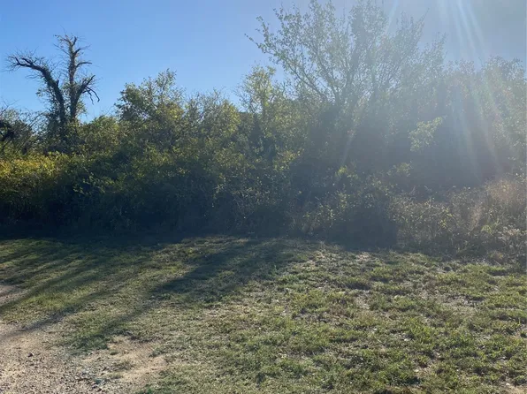 111 Chisolm Ct, Azle, TX 76020