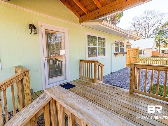 5th image of 14904 Camelia Ave