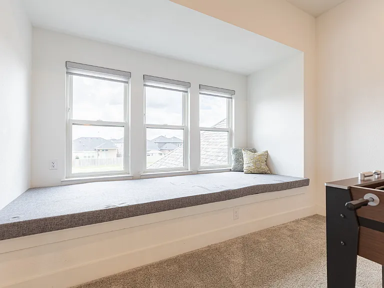 208 Sadaba St — Photo 46