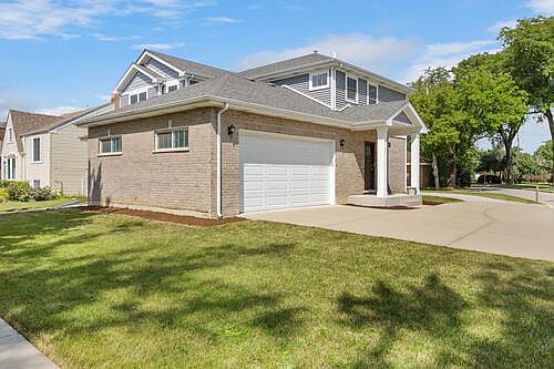 3rd image of 7638 W 65th Pl