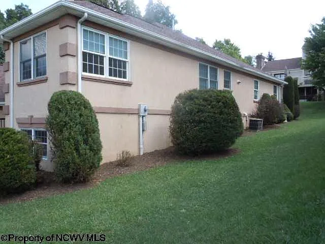9 Brookside Pl — Photo 17