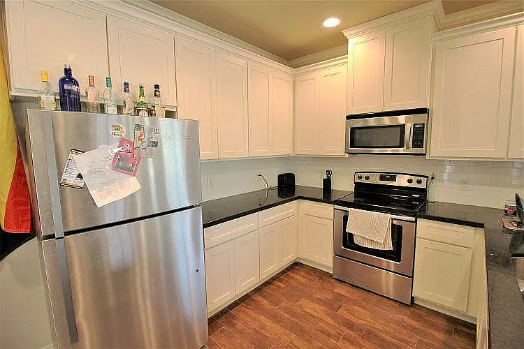 104 Richards St — Photo 8