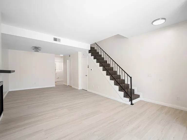 4328 Whitsett Ave #3 — Photo 9