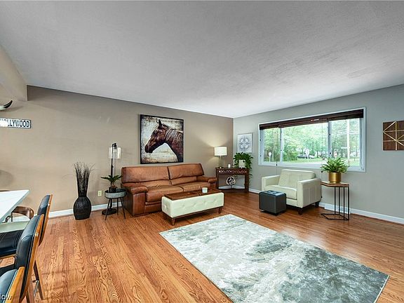 5th image of 27502 Hollywood Dr
