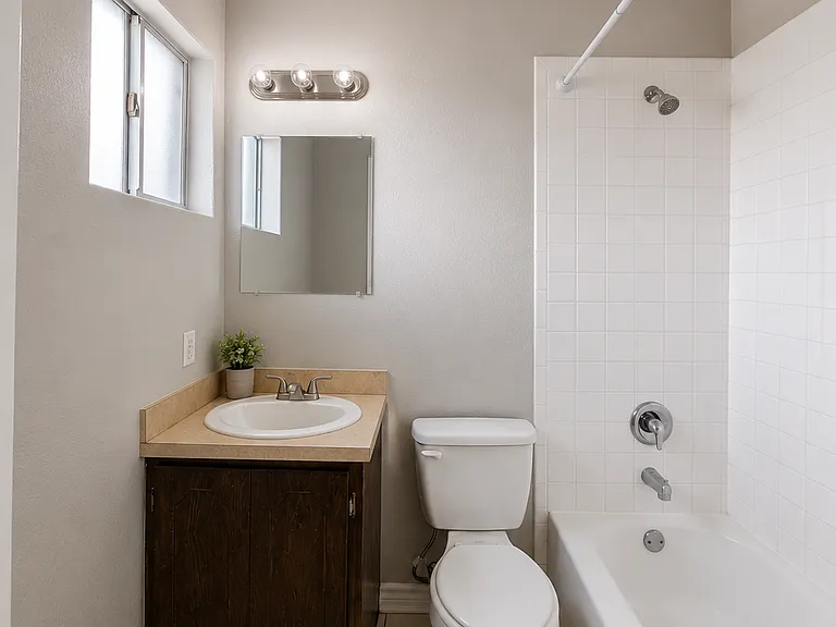 1102 Ann St #4 — Photo 4