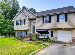 69 E Greentree Dr, Medford, NY 11763