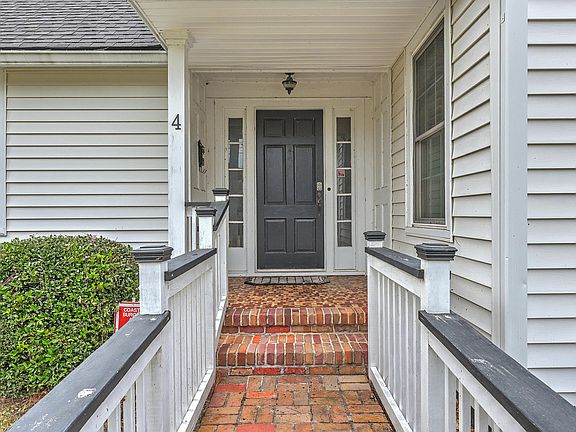 2nd image of 4 Oakdale Pl