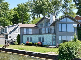 7821 Shore Ln, Watervliet, MI 49098