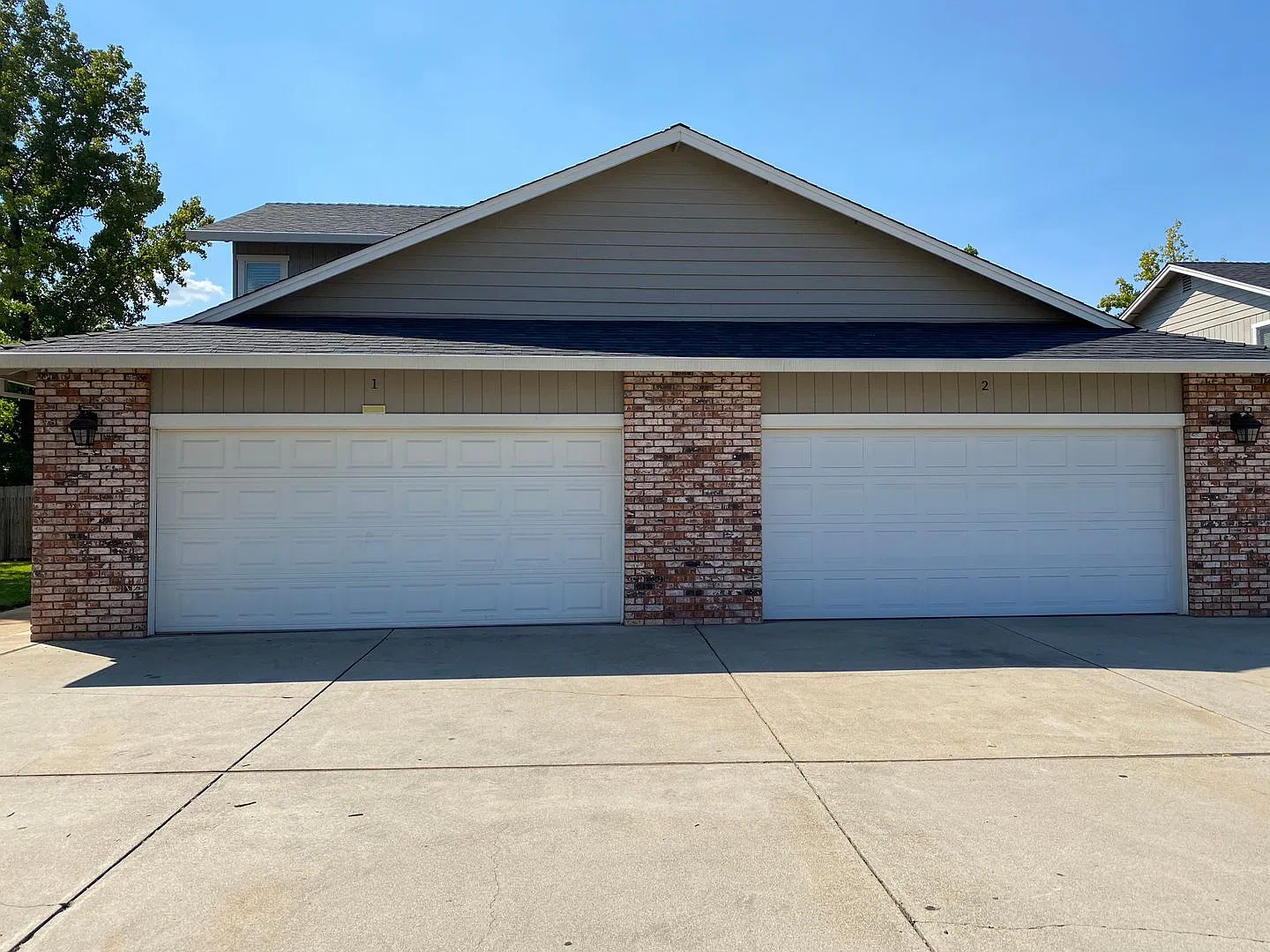2070 Fancy Oaks Dr, Redding, CA 96003 — Photo 2