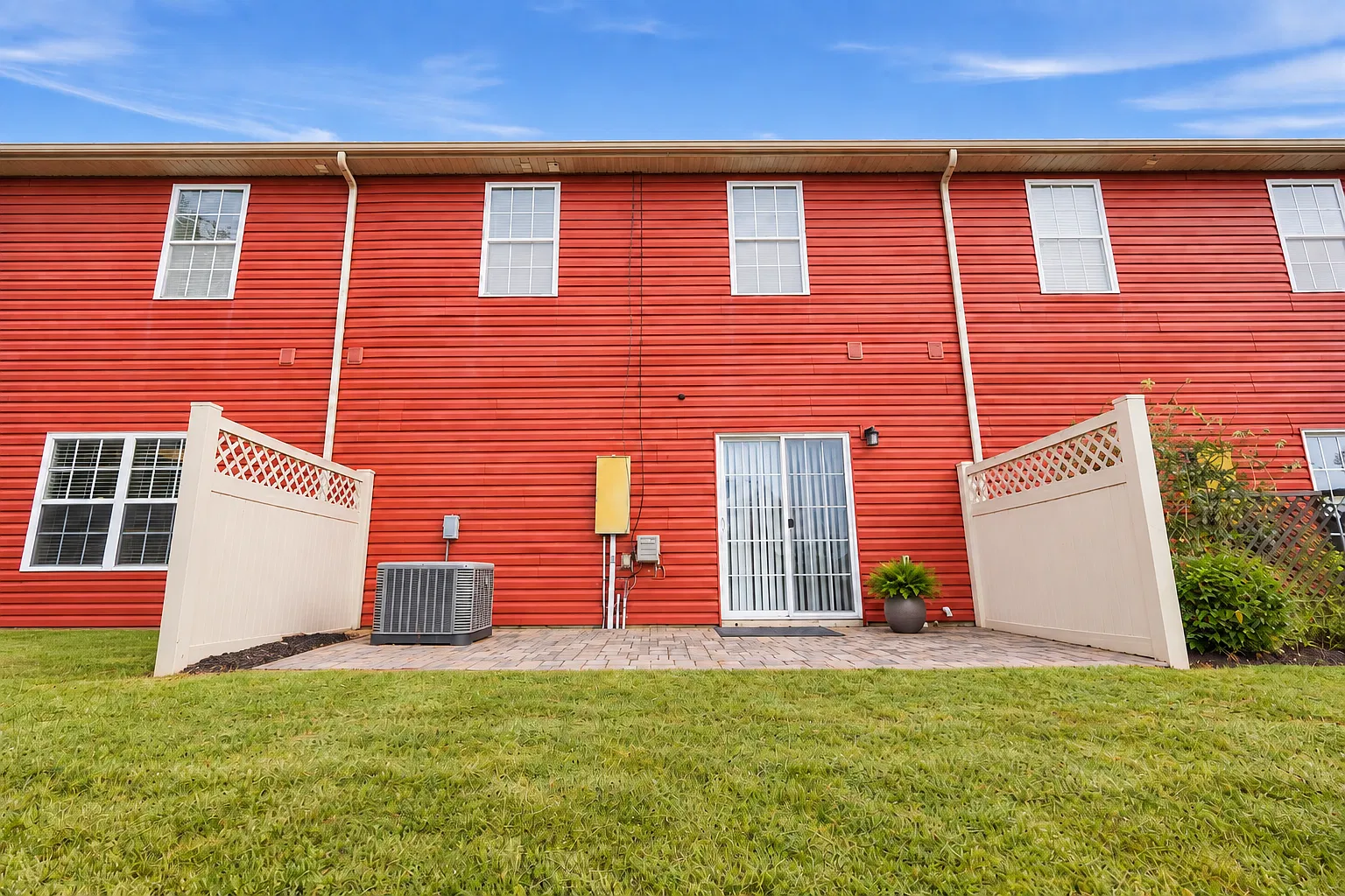 3 bed, 2.5 bath, 1724 sqft, $2,775 — Photo 4