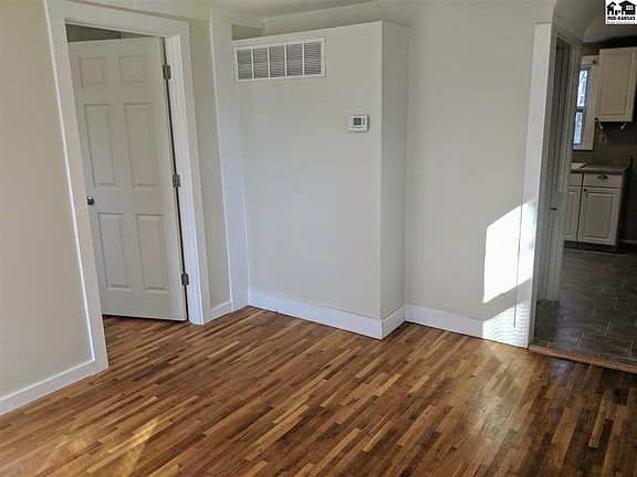 3rd image of 712 E 10th Ave