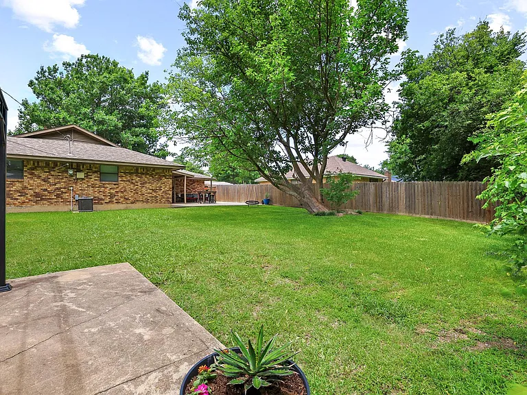 713 Patricia Dr — Photo 28