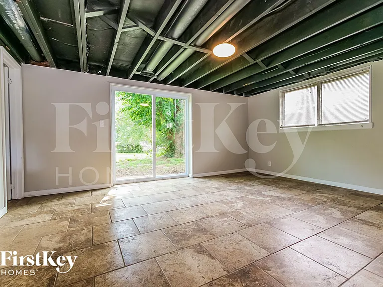9309 Farley Ave — Photo 13