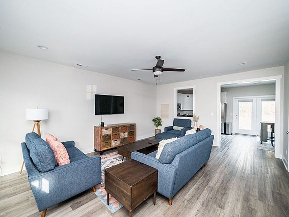 3rd image of 10 Villa Ct