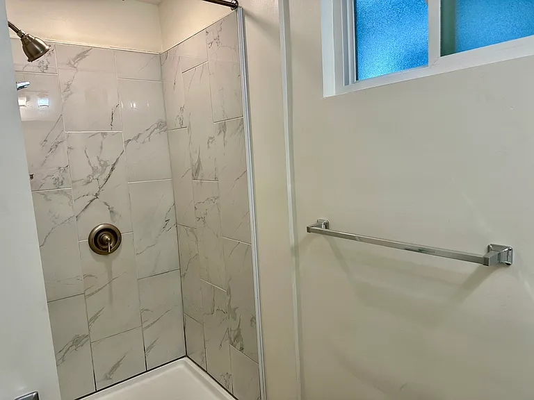 2214 W 32nd St #1 — Photo 20