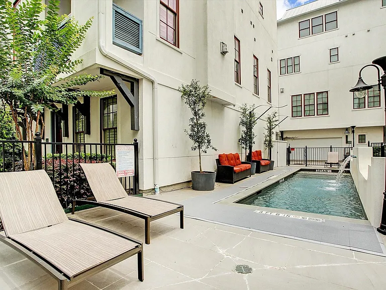 2714 Harvard St — Photo 3