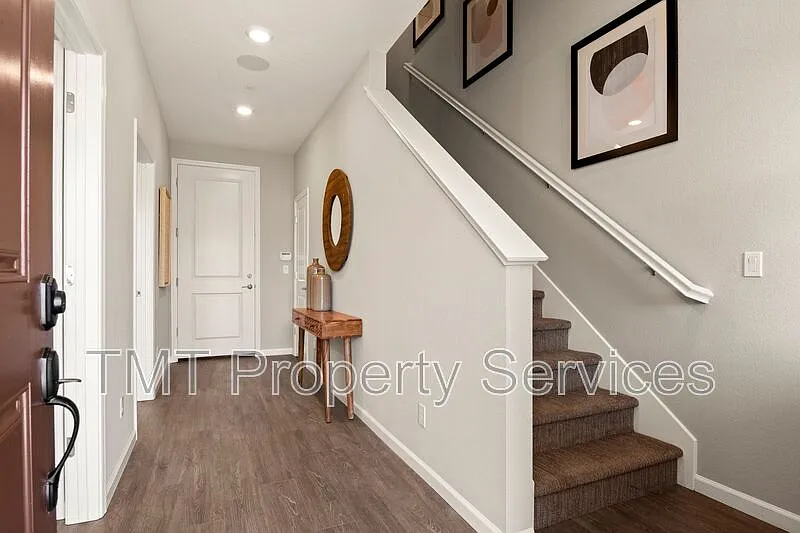 4 bed, 3.5 bath, 2298 sqft, $2,950 — Photo 3