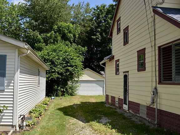2nd image of 953 Stanwood Ave