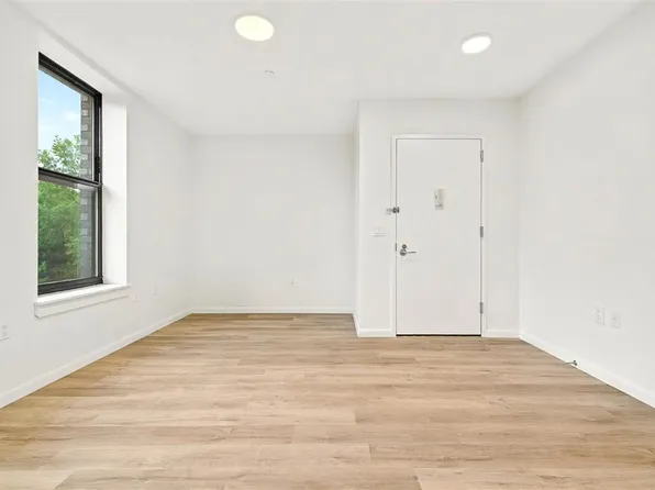 1731 Lacombe Avenue image 4 of 28