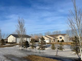 1090 Robin Rd NE, Grand Forks, ND 58201