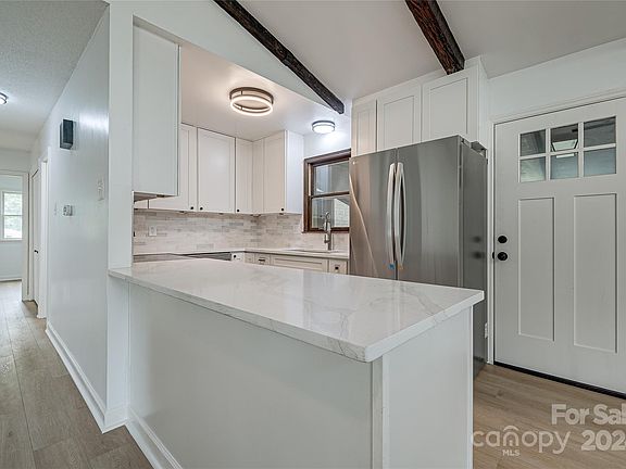 5th image of 572 Georgia Ave