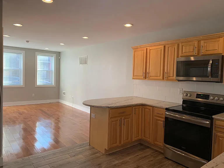 3409 Fairmount Ave — Photo 5