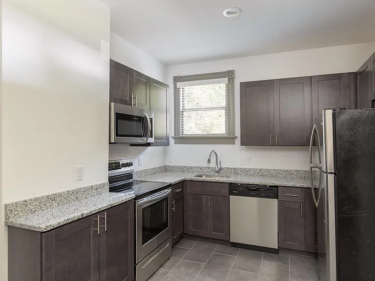 1803 Boston Ave — Photo 11
