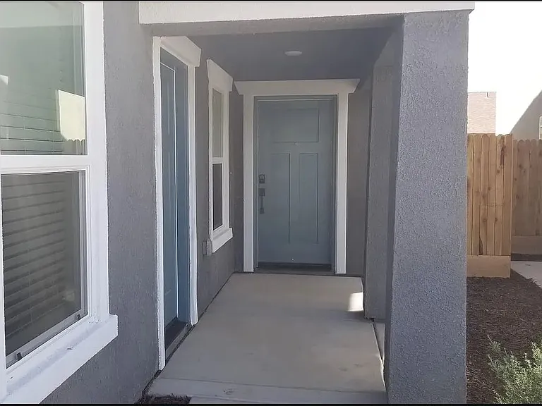 656 Suzanne Dr #B — Photo 2