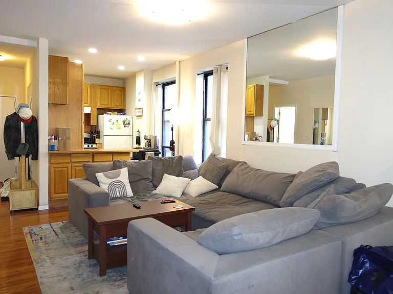 400 W 50th St #2 — Photo 3