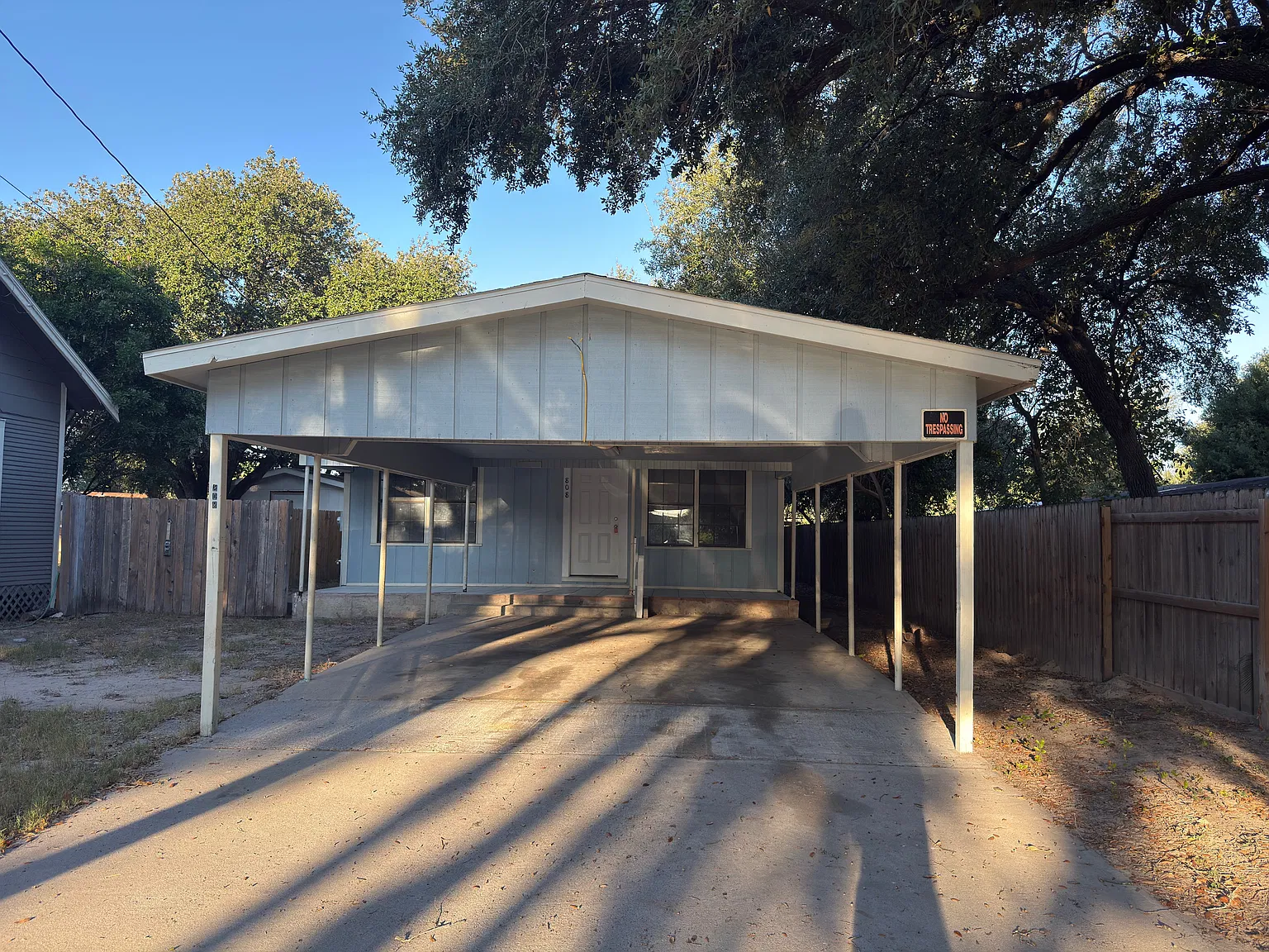 3 bed, 1854 sqft, $985 — Photo 1