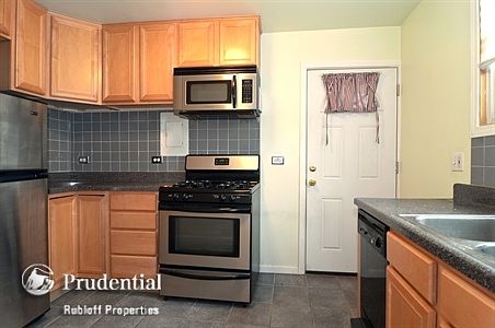 3rd image of 2333 W Farwell Ave APT 2N