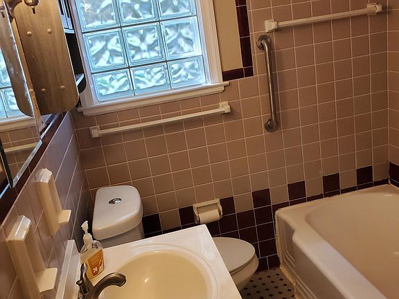 4th image of 4233 Matson Ave #1