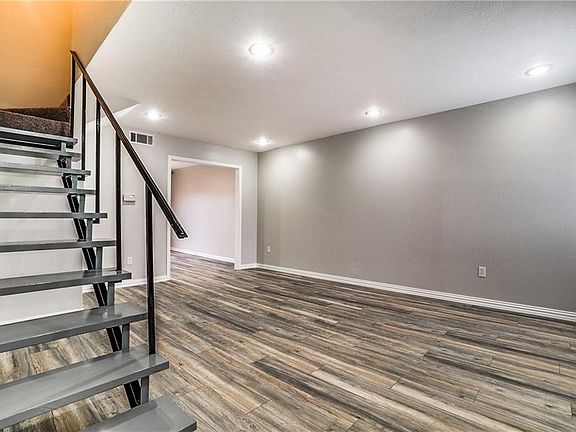 5th image of 7821 Royal Ln #C