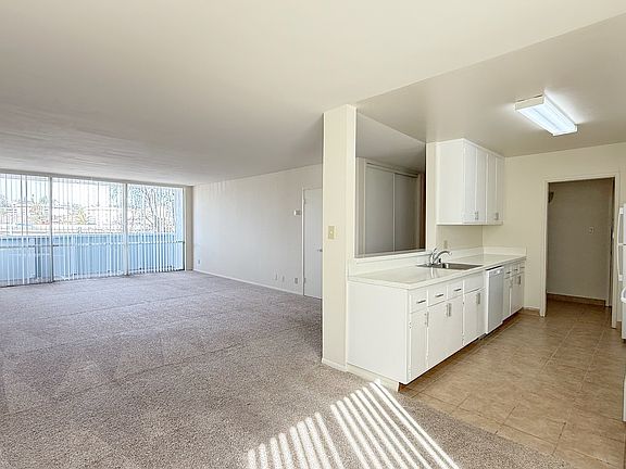 3rd image of 1 Excelsior Ct APT 106