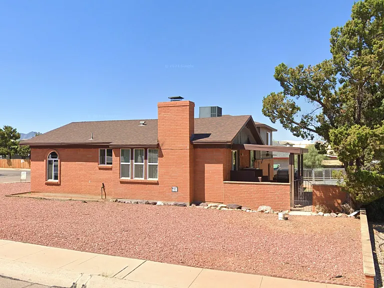 4365 Queens Way — Photo 3