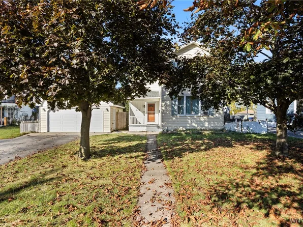 546 High St, Lockport, NY 14094